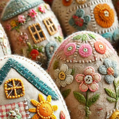 DIY-kit för påskäggshus i patchworkfilt